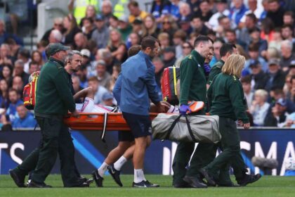 O noua drama dupa problemele care i au afectat cariera A fost transportat de pe terenul de Premier League pe targa