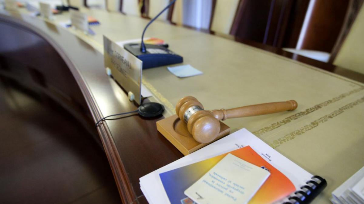 Peste 120 de persoane sunt impactate de amendamentul Fritz din Legea ANI