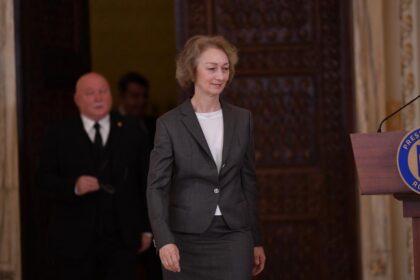 Surse Bolojan si presedinta CCR s ar fi intalnit in biroul lui Abrudean inainte de a lua decizia pe