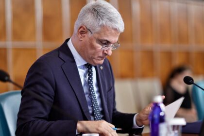 Surse Dragos Pislaru a trimis o noua varianta confidentiala a legii salariilor la Bruxelles Oficialii Comisiei Europene s ar opune acesteia