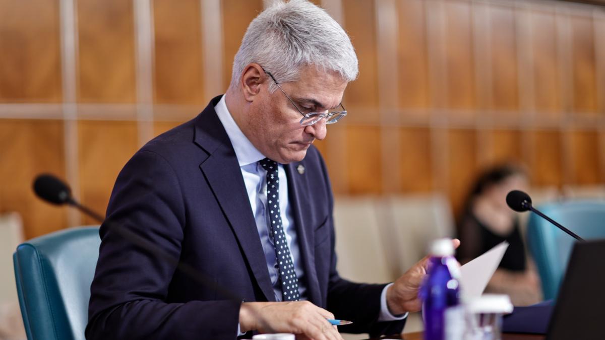 Surse Dragos Pislaru a trimis o noua varianta secret a legii salarizarii la Bruxelles dar oficialii Comisiei Europene nu ar fi de acord cu ea
