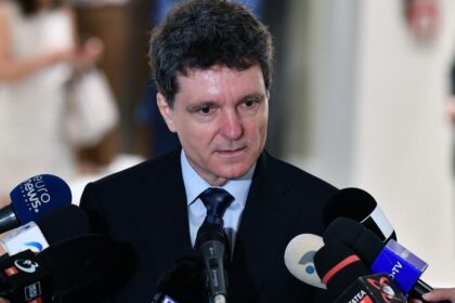 surse nicusor dan planuieste sa anunte un premier pe 1 septembrie psd desfasoara negocieri pentru constituirea unui guvern minoritar